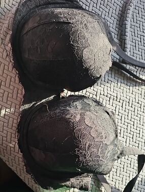 Victoria's Secret Black Lace Underwire Bra - Floral Lace Detail